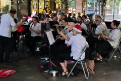 2025-1220-xmas-eastwood1